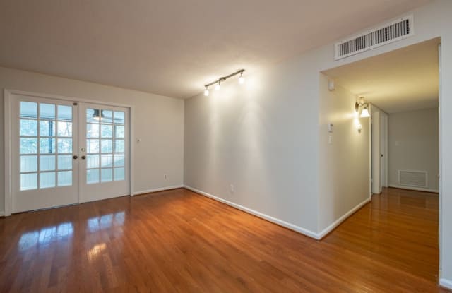 82 Adrian Pl NW - 82 Adrian Place Northwest, Atlanta, GA 30327