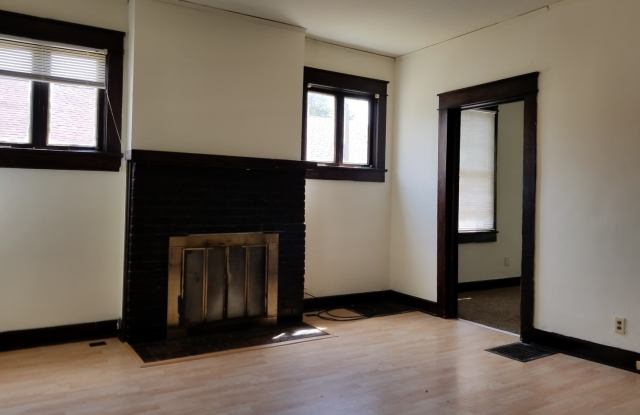 ***AUGUST 2027*** 5 Bed 3 Bath House Downtown photos photos