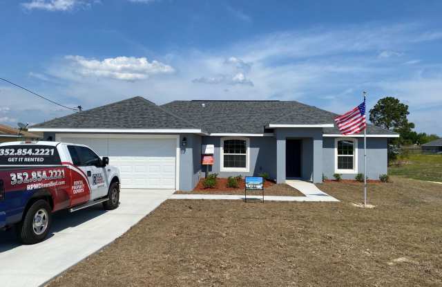 Custom Home - Desirable SE Ocala Neighborhood 3/2/2 **Won't Last** photos photos