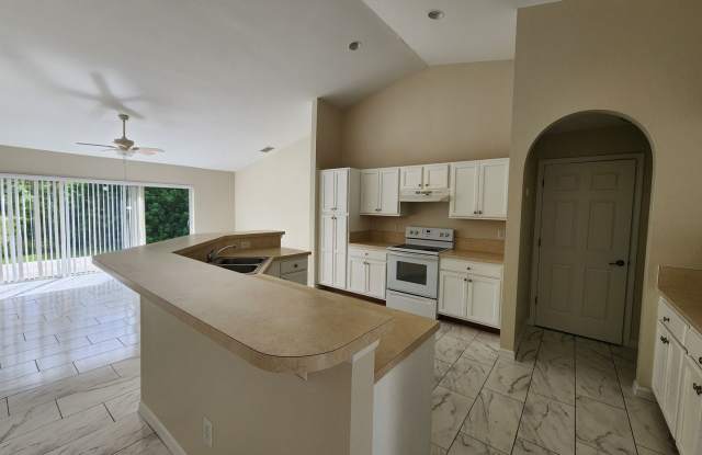 HALF OFF FIRST MONTH!!! Huge 4 bedroom/Greenbriar Area RECENTLY REDUCED! Gallery 3