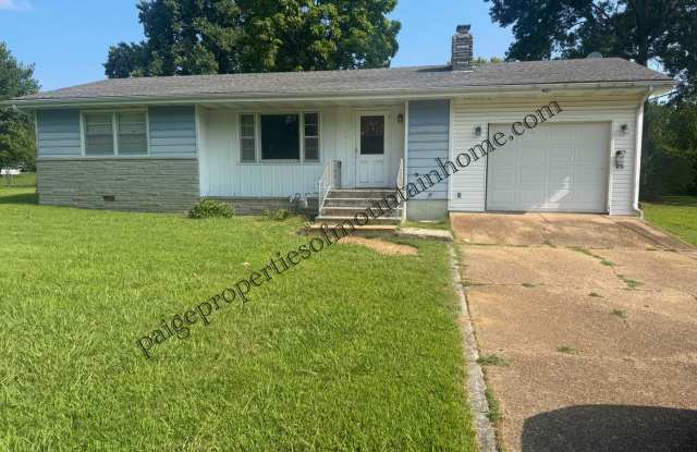 Charming 2-Bedroom Home with Large Yard & Garage photos photos Charming 2-Bedroom Home with Large Yard & Garage photos photos