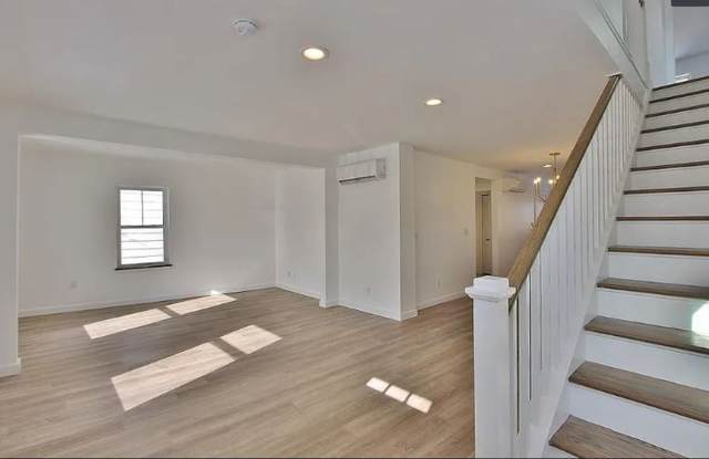Style, comfort, & convenience---perfectly packaged! Gallery 4