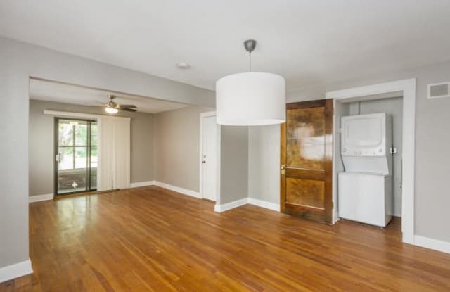 607 East 40th Street #1E - 607 E 40th St, Kansas City, MO 64110