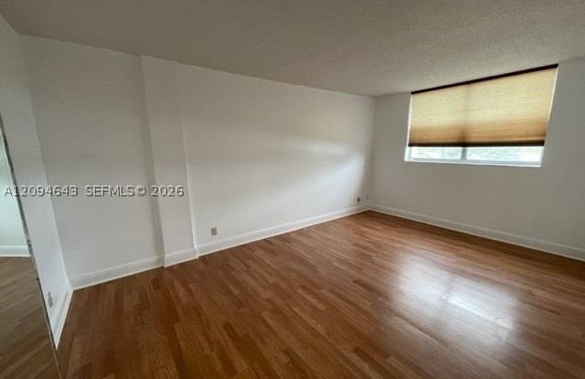 470 Executive Center Dr Gallery 4