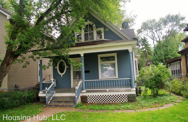 112 Manitoba Ave W - 112 West Manitoba Avenue, St. Paul, MN 55117