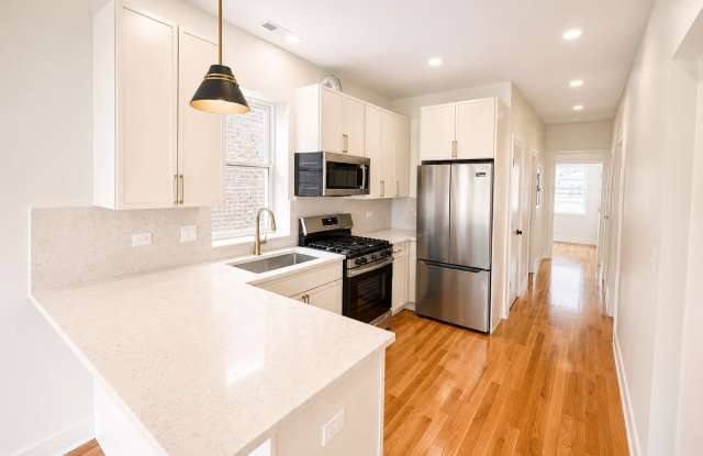 3136 North Ridgeway Avenue Gallery 1