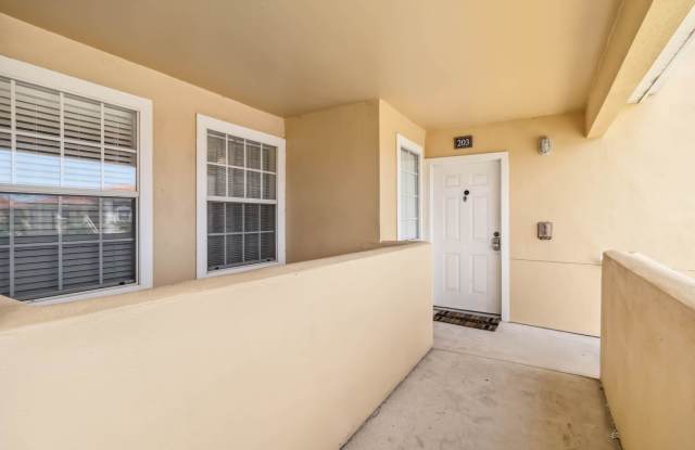 Beautiful furnished & turnkey ready  2/2 unit available now for an annual lease Gallery 4