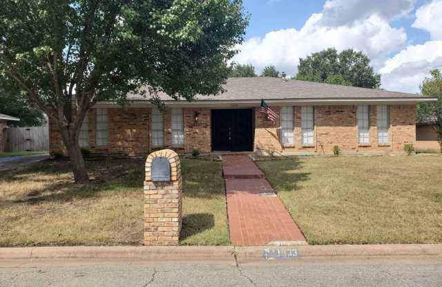 1833 Skyline Dr - 1833 Skyline Drive, Sherman, TX 75092