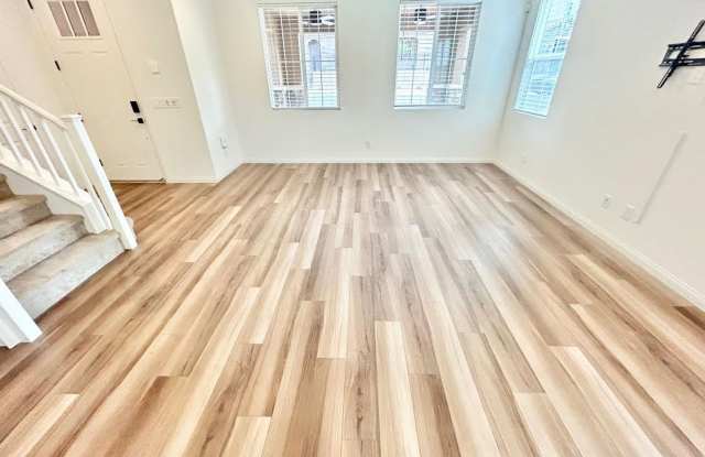 STUNNING 3 BEDROOMS 2.5 BATHROOMS TWO STORY TOWNHOUSE NESTLED IN INSPIRADA HOA COMMUNITY WITH 2 CAR GARAGE Gallery 4