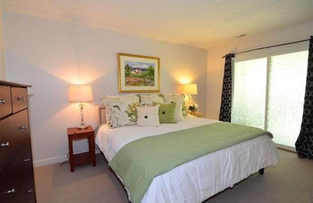 Charming 2Br 1.5Ba Townhome in Cary! Available 10/21! Gallery 1