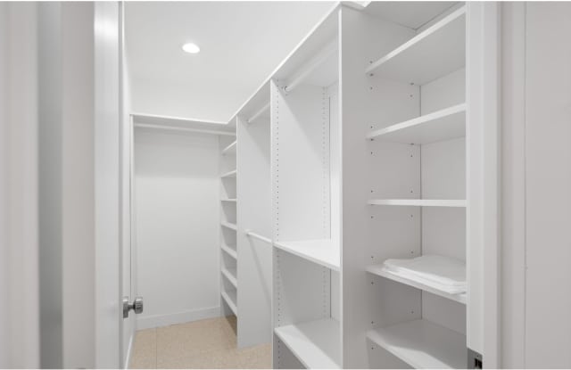 473 1/2 West Sunview Avenue Gallery 3