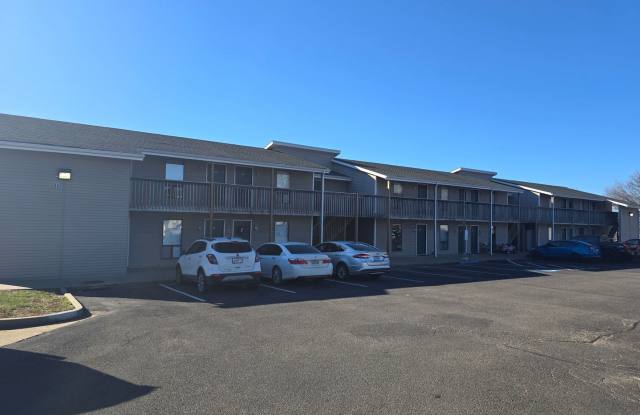 2 Bedroom 1 Bathroom Apartment in the heart of Osage Beach!! - 856 State Route D, Osage Beach, MO 65065