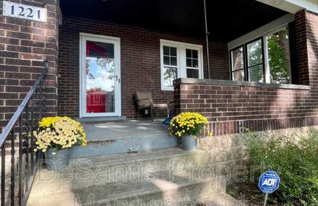 1221 East End Avenue Gallery 2