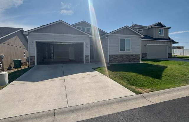 Beautifully Maintained 3-Bed, 2-Bath Home in Gated Community – East Valley School District photos photos