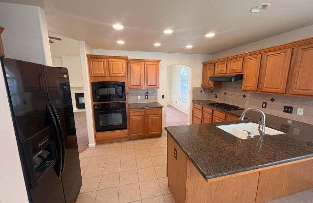 Beautiful 4 bedroom, 3 bathroom home in Visalia Gallery 4