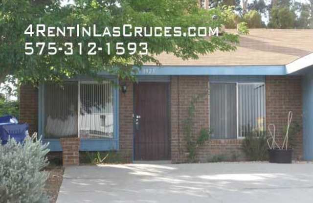 Cute 2/1 with Yard, close to Parks photos photos