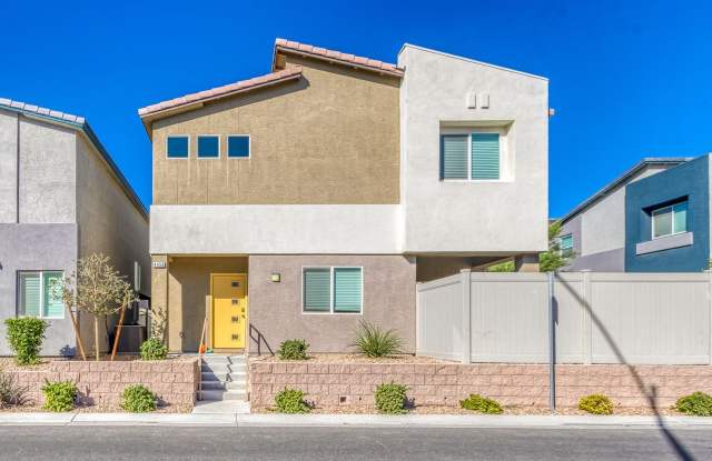 GORGEOUS TOWNHOME BUILT IN 2020 LOCATED IN A GATED COMMUNITY! photos photos
