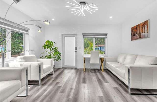 886 NE 134th St #0 NORTH MIAMI, FL 33161 photos photos