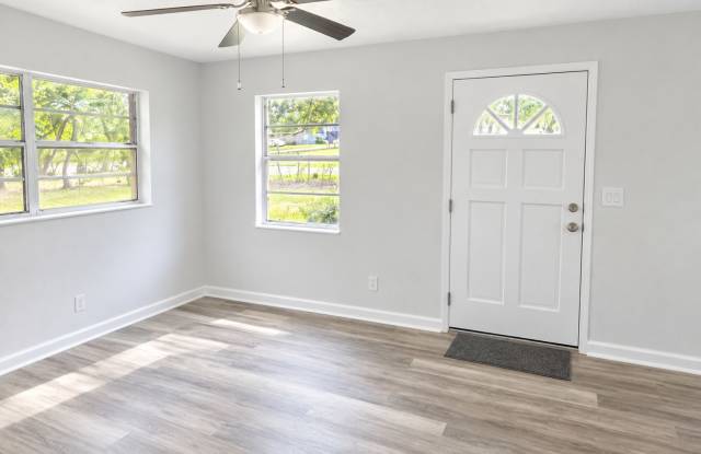 Get ready for this charming 2-bedroom, 2-bathroom home coming soon to Ocala! 2 Living room areas Gallery 3