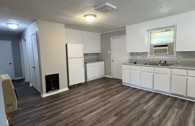453 Fleming Dr - 1 photos photos