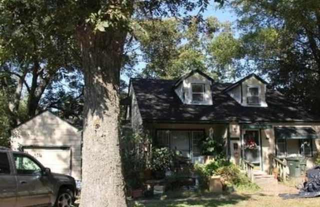 FOR SALE - 4/2 FIXER UPPER Gallery 3