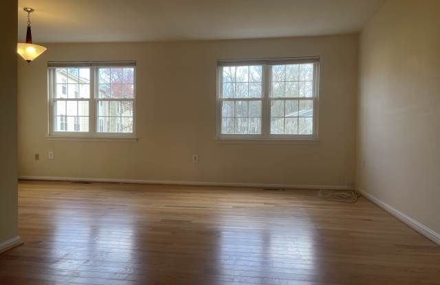 7712 Norsham Lane Gallery 4