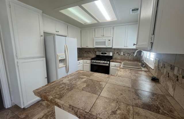 Spacious 3-Bedroom Home in Cul-de-Sac Gallery 4
