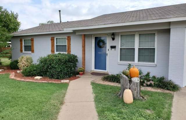 Cute 3 bed 2 bath perfect for you to call home! - 4817 14th Street, Lubbock, TX 79416 Cute 3 bed 2 bath perfect for you to call home! - 4817 14th Street, Lubbock, TX 79416