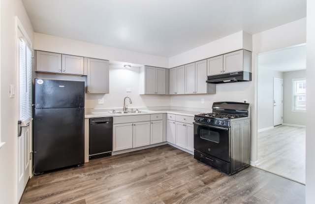 147 South Grand Avenue - 2 photos photos