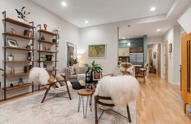 4842 N Damen Avenue Gallery 4