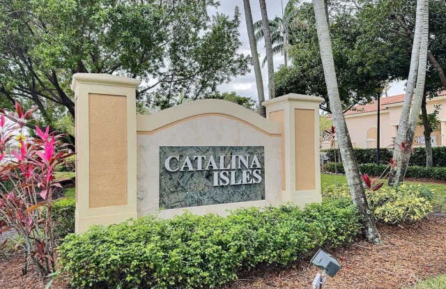 8833 S Isles Cir - 8833 South Isles Circle, Tamarac, FL 33321