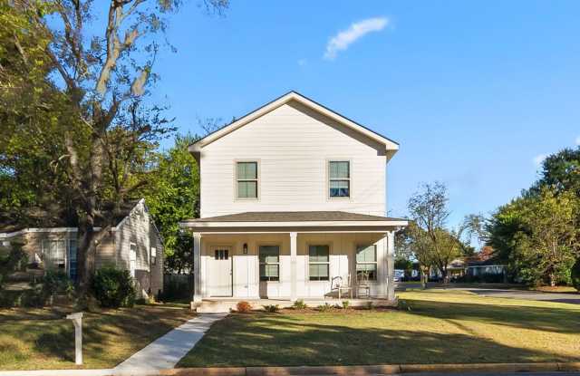 Beautiful 3 Bed 3.5 Bath House Available Fall 2026! - 1525 3rd Avenue, Tuscaloosa, AL 35401 Beautiful 3 Bed 3.5 Bath House Available Fall 2026! - 1525 3rd Avenue, Tuscaloosa, AL 35401