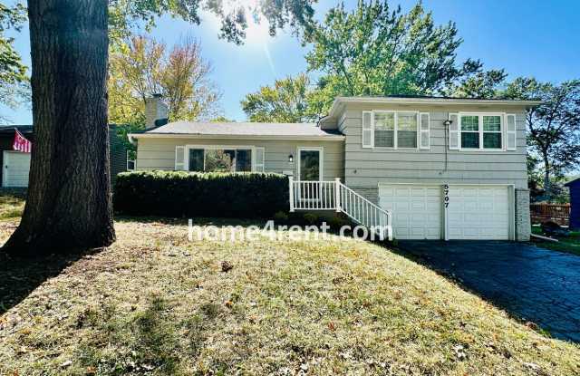 Attractive Overland Park Home w/ Wood Floors, Updated Kitchen, Finished Basement and a Fenced Yard! photos photos Attractive Overland Park Home w/ Wood Floors, Updated Kitchen, Finished Basement and a Fenced Yard! photos photos