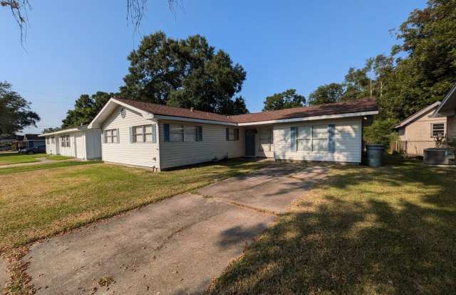660 Enfield Ln, Beaumont, TX 77706 photos photos