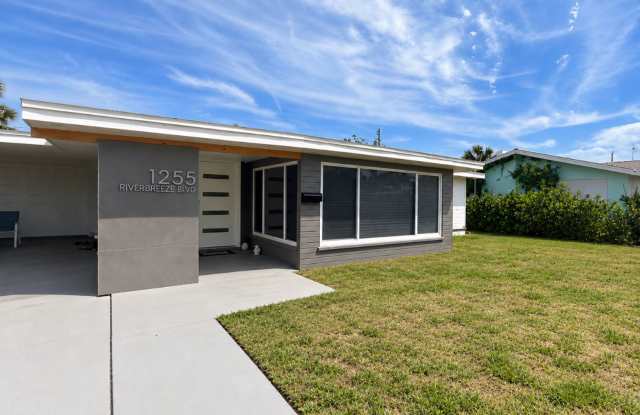 Beach Bungalow Gallery 1