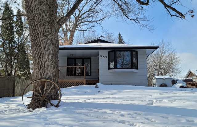 3 Bed/2 Bath House- Shared access to Prior Lake! Available Now! - 16582 Dunkirk Avenue Southwest, Prior Lake, MN 55372