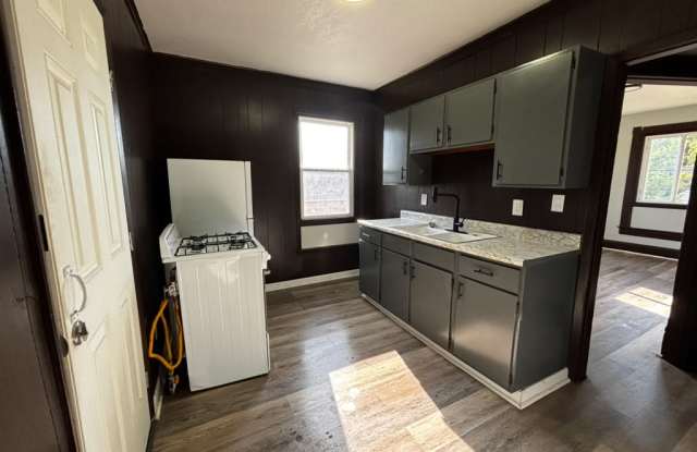 699 West Locust Street - 3 Gallery 4