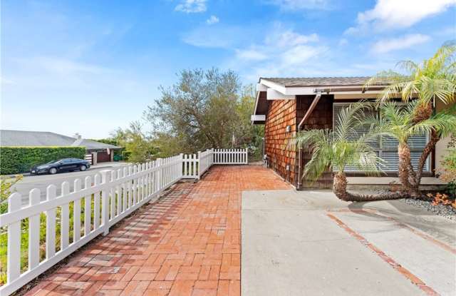 2748 Temple Hills Drive Gallery 3