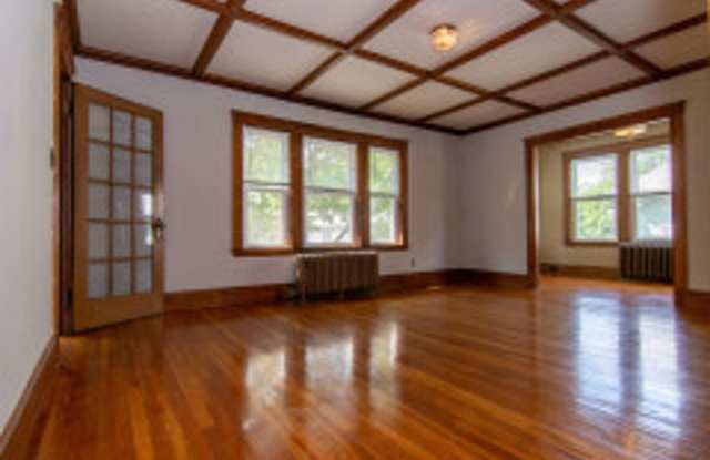 Upper Floors in a Duplex Conveniently Located in Arlington Heights photos photos