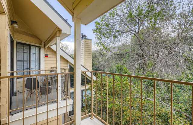 Cozy 2 bedroom condo with 1 bath photos photos