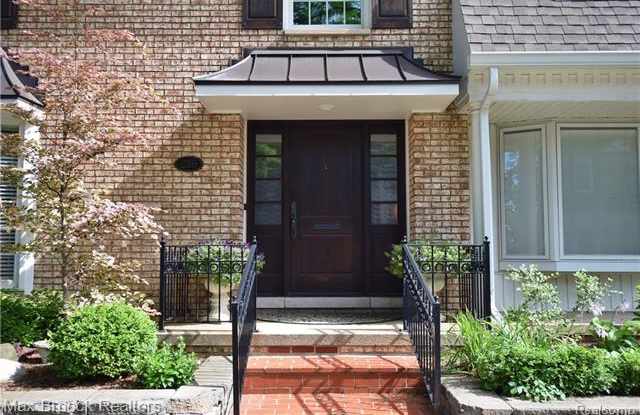 286 W BROWN Street Gallery 2