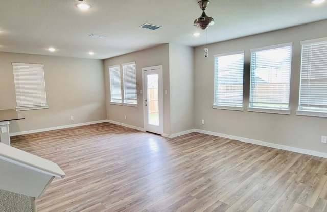 2533 Gaulding Street Gallery 3