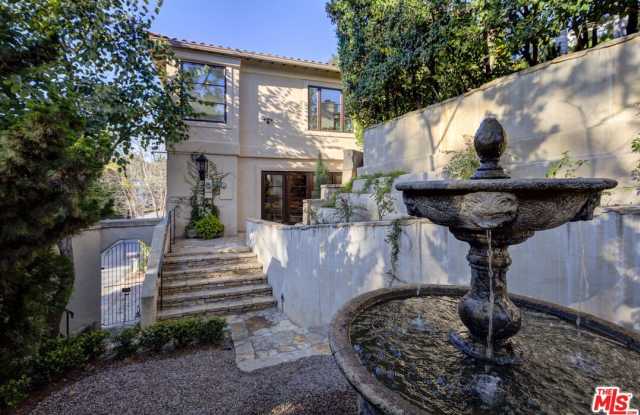 2880 Nichols Canyon Rd Gallery 2