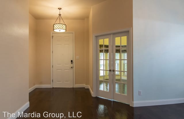 2464 Chesterwood Drive Gallery 2