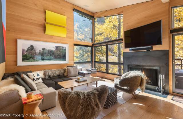 800 S Monarch Street unit: 9 photos photos