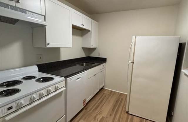 707 Bedford St - 707 Bedford Street, Abington, MA 02351