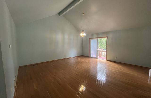965 Amberwood Place Gallery 3