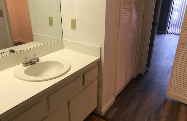 2 bed 2 bath, great location photos photos