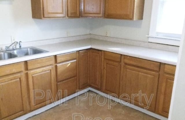 5239 N 38th St - 5239 North 38th Street, Milwaukee, WI 53209