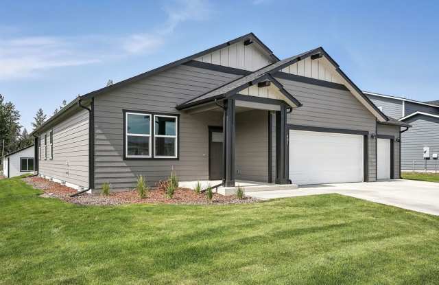 Partially Furnished Home – 4 Bed, 2 Bath, 3-Car Garage Gallery 3